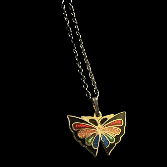 𝙵𝚕𝚊𝚜𝚑 𝚂𝚊𝚕𝚎 ‧₊˚❀༉‧₊ Vintage Cloisonné Butterfly Pendant 16” chain 80s Rainbow - Picture 4 of 13